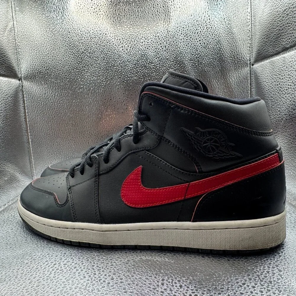 Size 11 Nike Air Jordan 1 Retro Mid Black Red Bred Mens Sneaker Shoes 554724-009